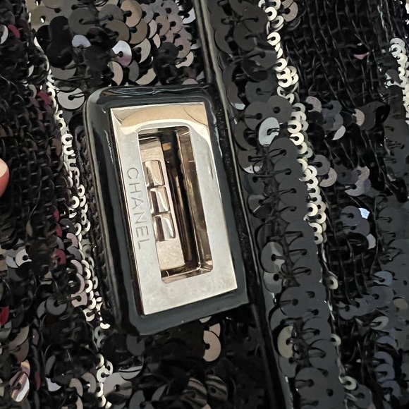 Authentic Chanel sequin handbag - Picture 3 of 15